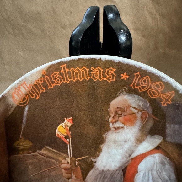 1984 Knowles Norman Rockwell “Santa in his Workshop” 8” Collectible Plate - Picture 2 of 6